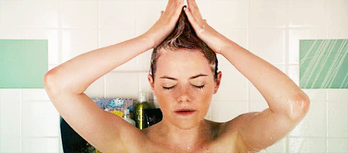 Emma-Stone-Easy-A-Singing-in-Shower