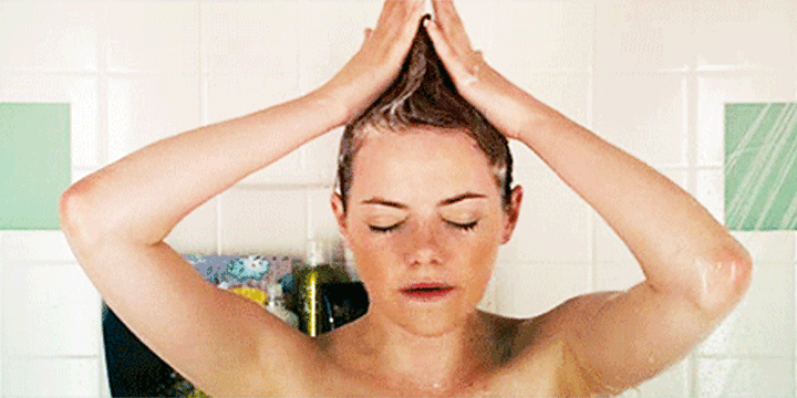 emma-stone-shower-hair-shampoo-720