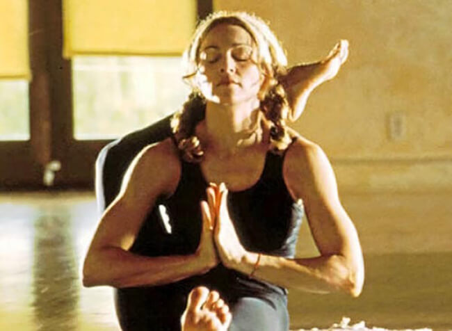 madonna-doing-yoga