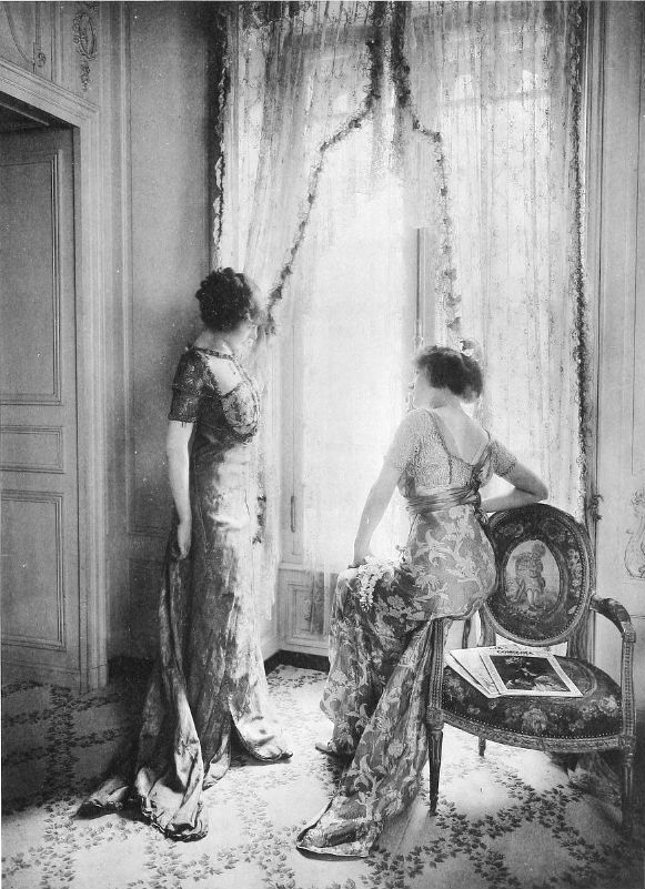 callot_soeurs_models_by_the_window_c-1910